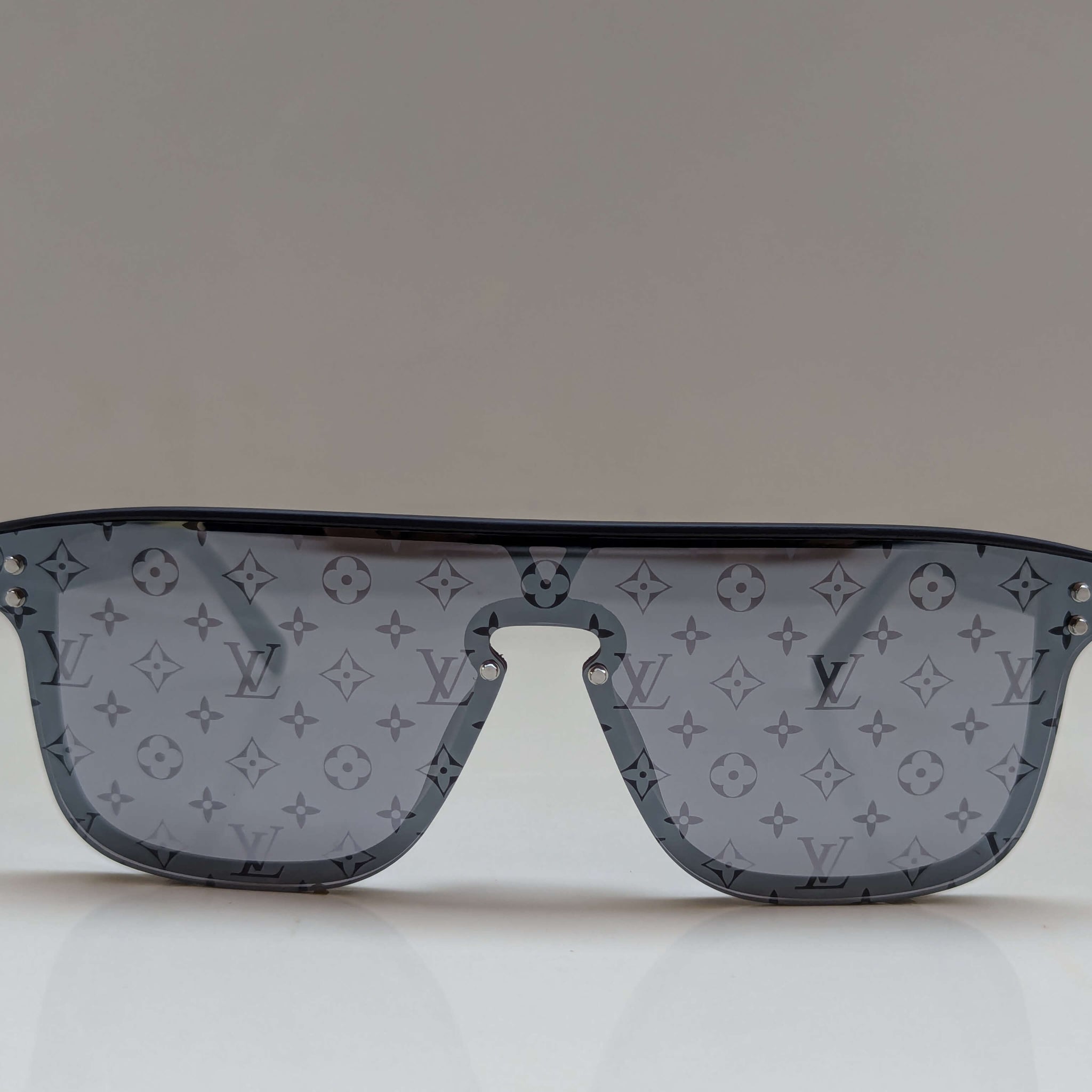 Louis Vuitton LV 1082 | Eyeshades.pk