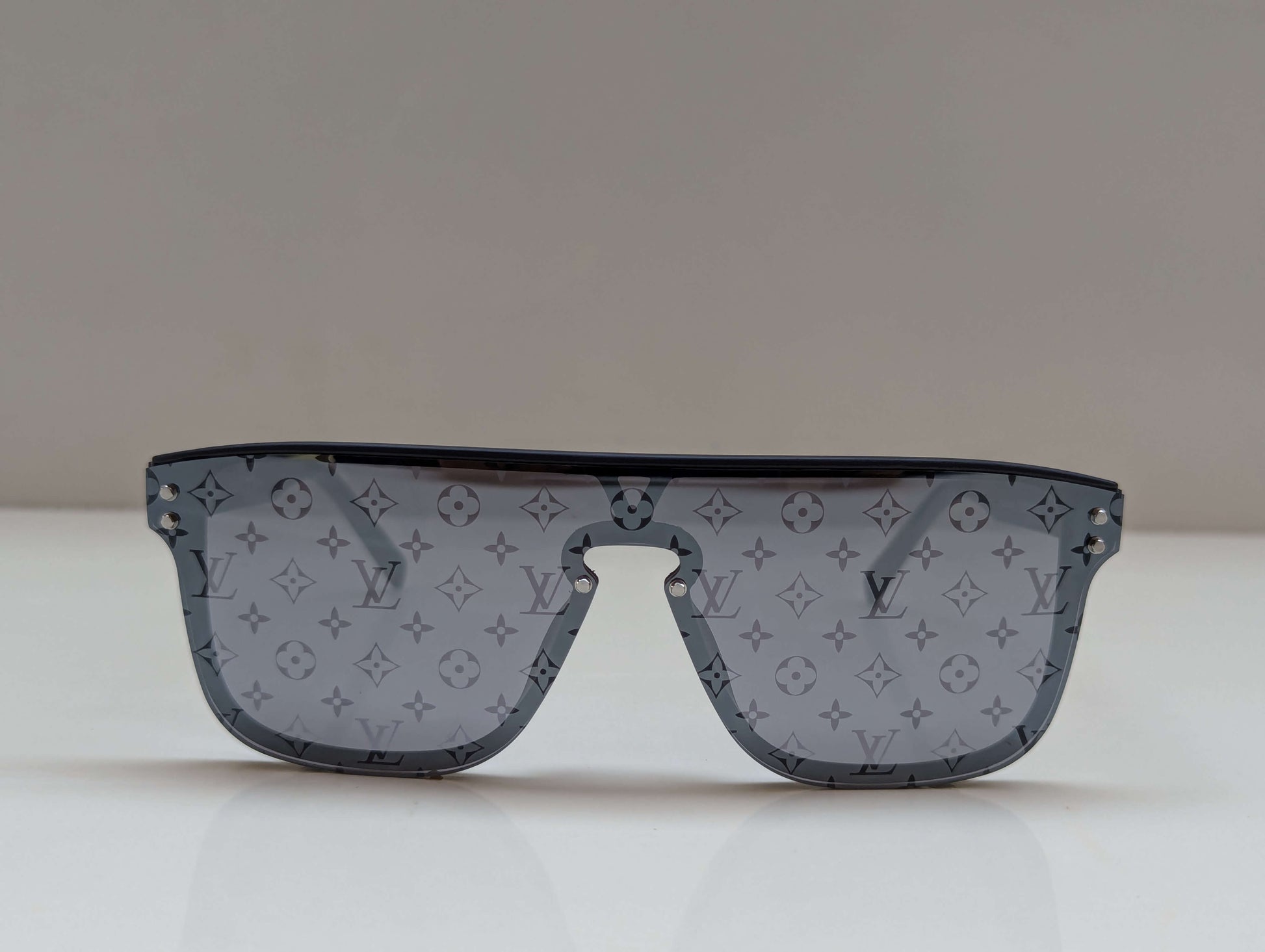 Louis Vuitton LV 1082 | Eyeshades.pk