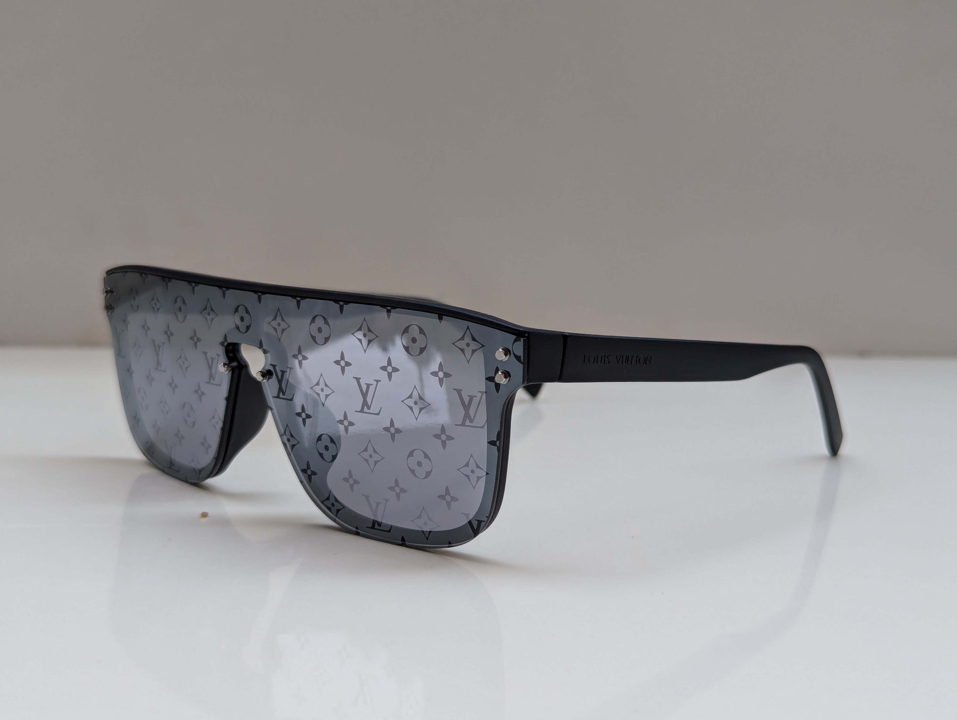 Louis Vuitton LV 1082 | Eyeshades.pk