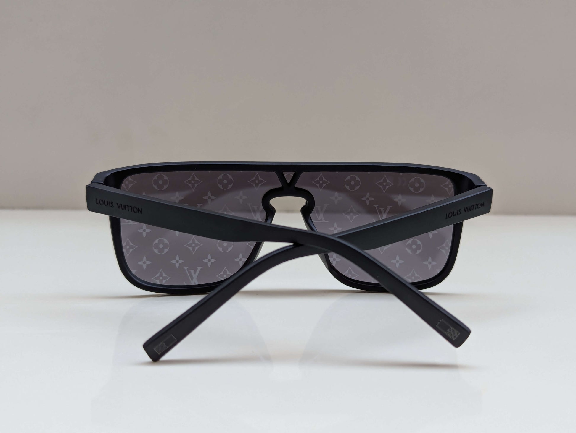 Louis Vuitton LV 1082 | Eyeshades.pk